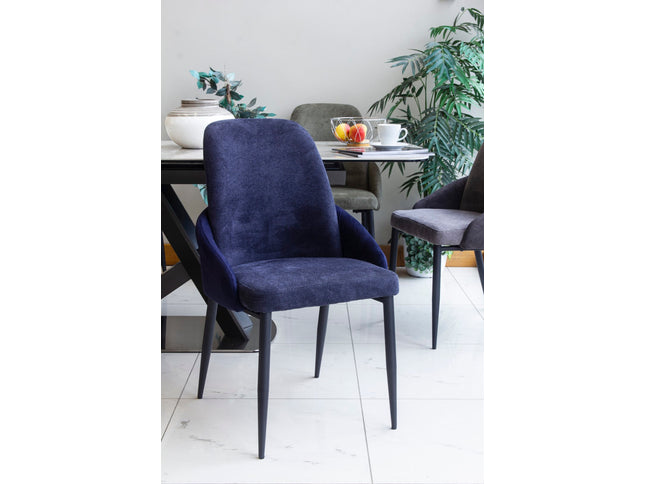 Extendable dining table and chairs