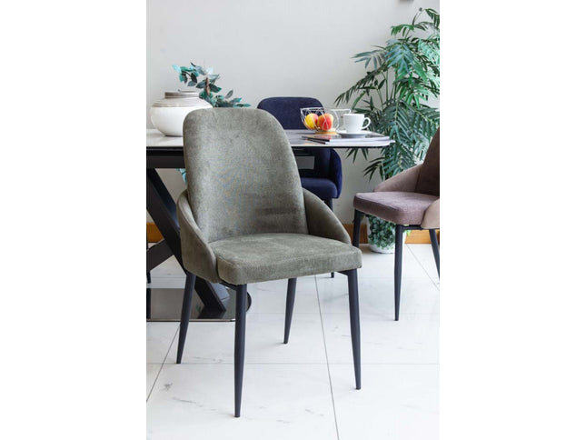 Extendable dining table and chairs