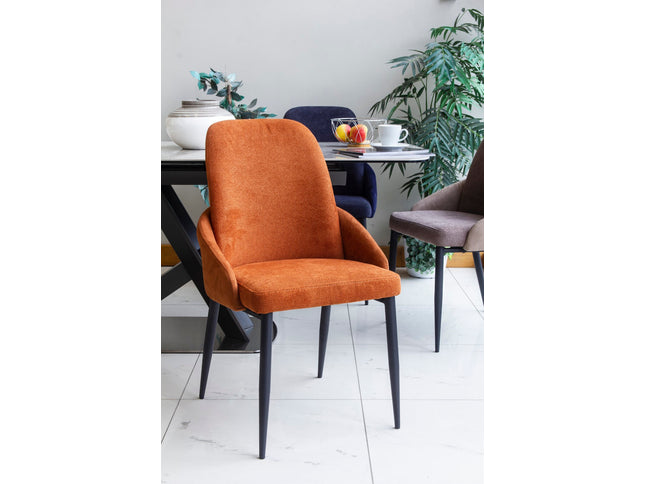 Extendable dining table with chairs