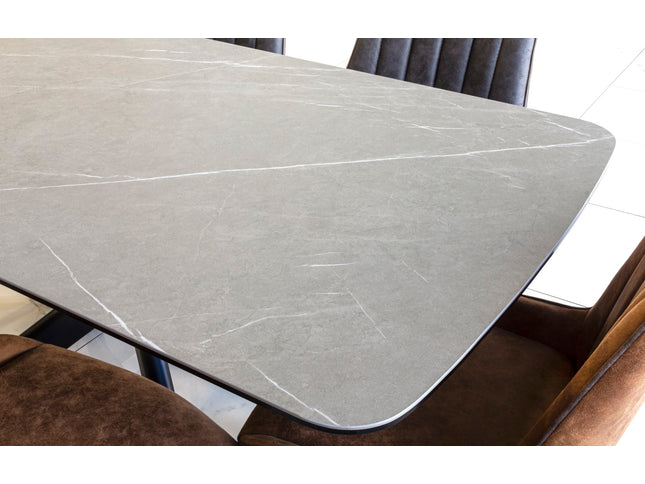 Extendable dining table and chairs