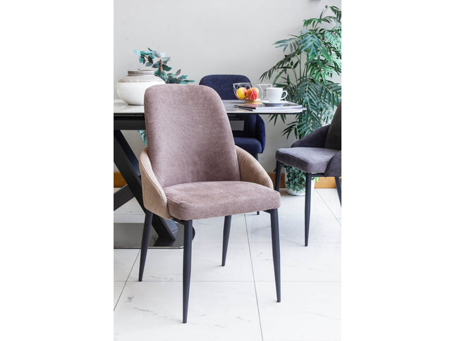 Extendable dining table with chairs